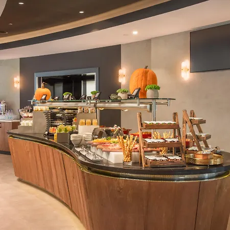 Hotel Crowne Plaza By Ihg 4*