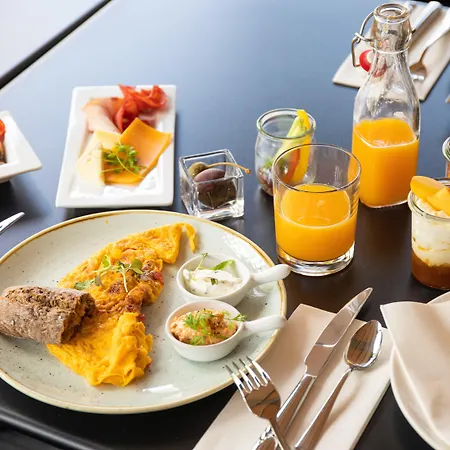 Hotel Crowne Plaza By Ihg 4*