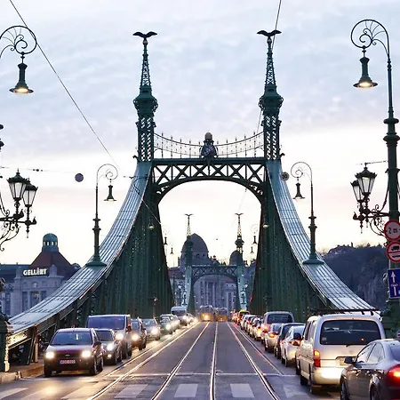 Central - Fovam * Budapest