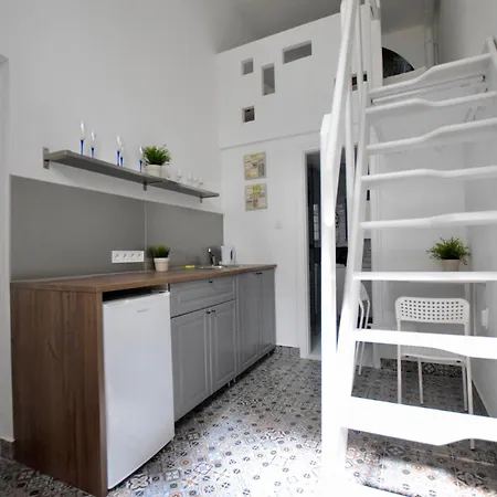Budget By Hi5 - Kertesz Street Apartment *