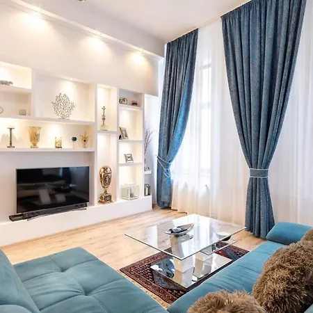 Blue Diamond Apartment *