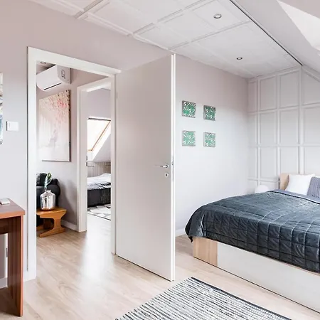 Sunny And Penthouse With Private Garage Budapeszt