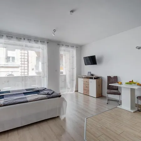 Leonardo Ground Apartment