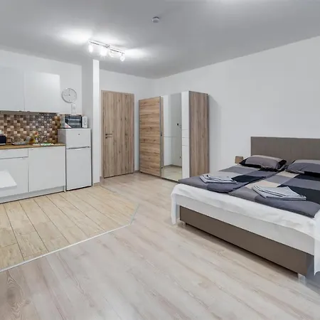 Leonardo Ground Apartment