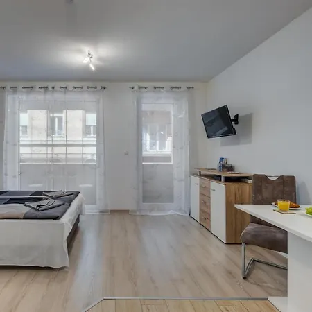 Leonardo Ground Apartment *