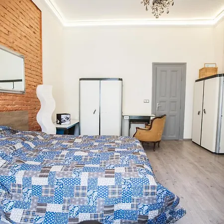 N42 By Small Apartment *