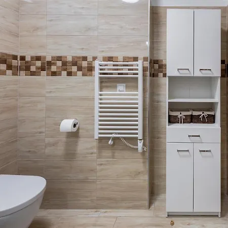 Leonardo Ground Apartment *