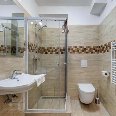 Leonardo Ground Apartment