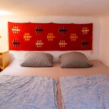 Hostal Nest *
