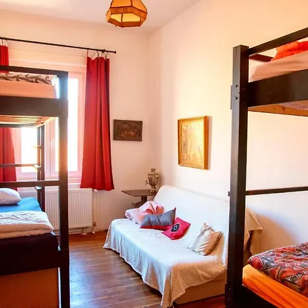 Nest Hostal