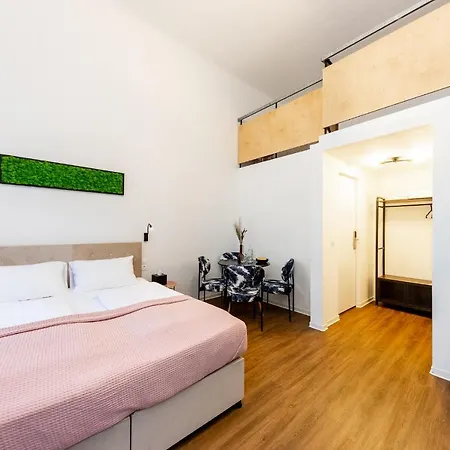 Adagio Downtown 3*
