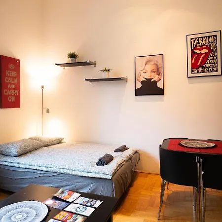 Cozy With Garage At Gozsdu Passage Budapest