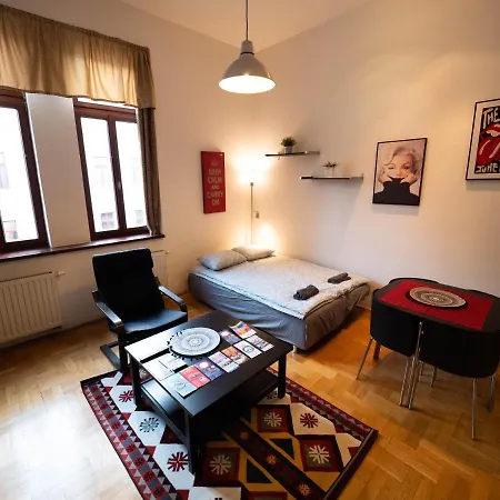 Cozy With Garage At Gozsdu Passage