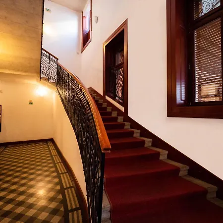 Cozy With Garage At Gozsdu Passage Apartment Budapest