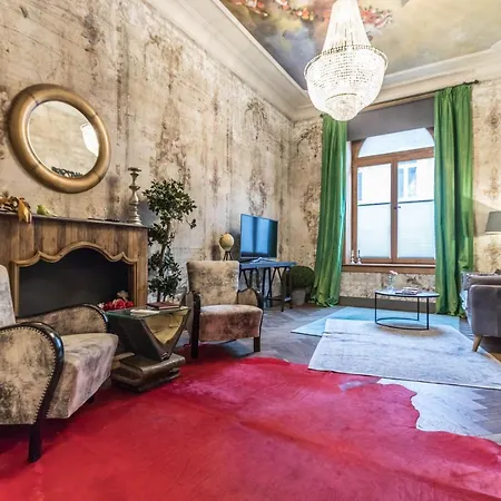 Castle Downtown Apartament