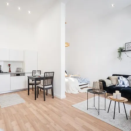 Eye Apartment *