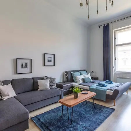 Deluxe Downtown By Elisabeth Budapest