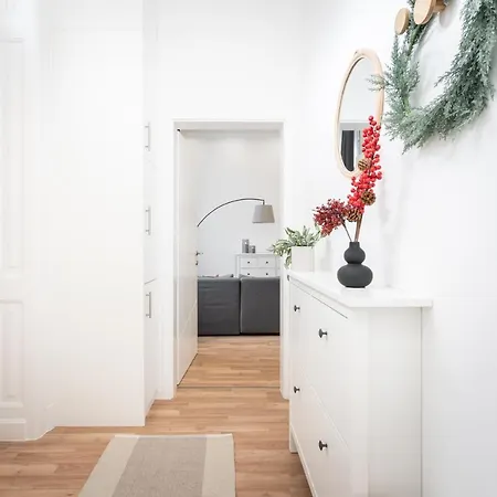 Eye Apartment *