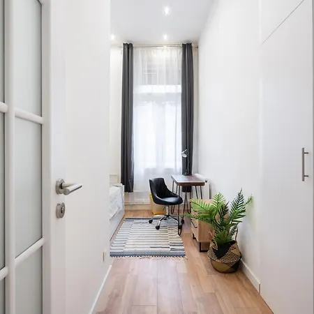 Eye Apartment *