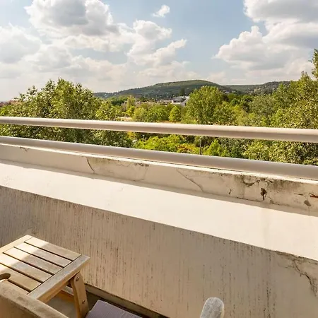 Lovely 1 Bedroom Flat - Gazdagret Apartment *