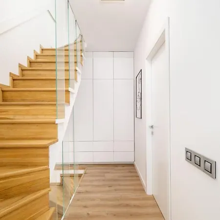 Appartement Triplex, Rooftop With Parlament View & Jacuzzi *