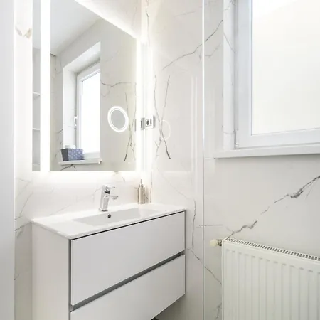 Appartement Triplex, Rooftop With Parlament View & Jacuzzi *
