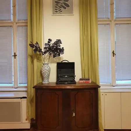 Raday Street - Your Own Ruin Pub In Apartment *