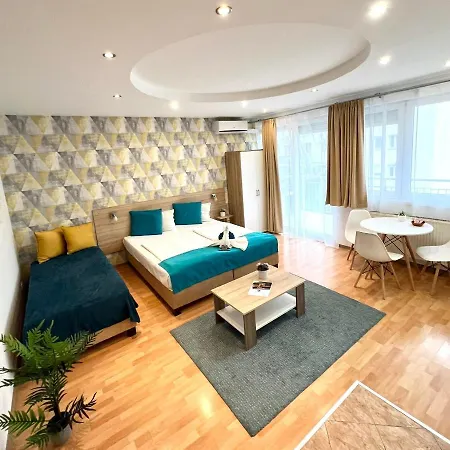 Star With Free Parking Apartment *