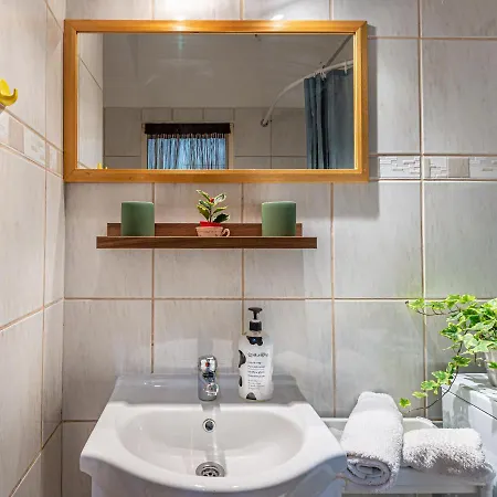 Apartment Inside Edge