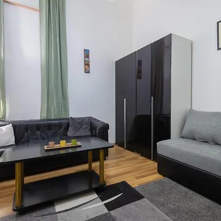 Inside Edge Apartment *
