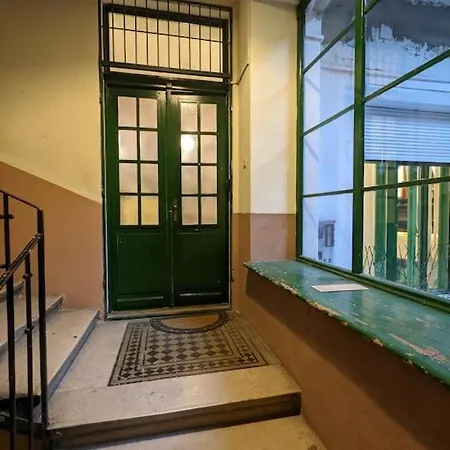 Cozy Downtown 2br Ground Fl - Piano Apartment