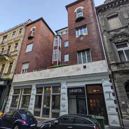 Cozy Downtown 2br Ground Fl - Piano Apartment Budapest