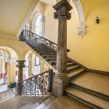 Next To The Synagogue Apartment *