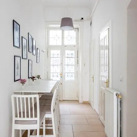 Apartment Deluxe Cozy In The Heart Of