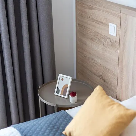 Parliament Luxury Apartment *