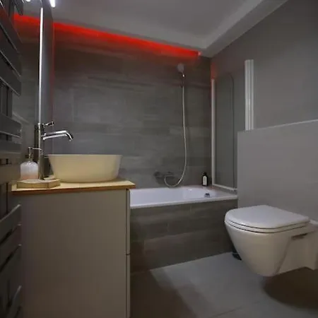 360 Panorama • Rooftop Jacuzzi • Downtown Luxury Apartman