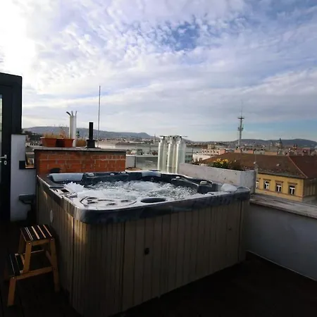 360 Panorama • Rooftop Jacuzzi • Downtown Luxury Budapešť