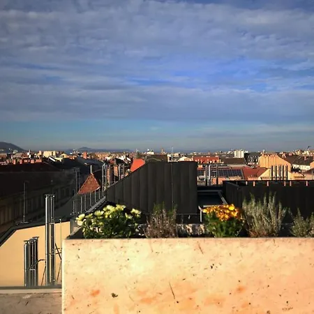360 Panorama • Rooftop Jacuzzi • Downtown Luxury Apartman