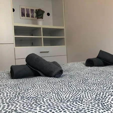 Buda Danube New Renovated Balcony Apartment *