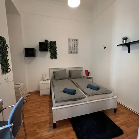 Big In The Centre Apartment *