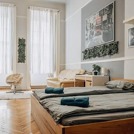Big In The Centre Apartment