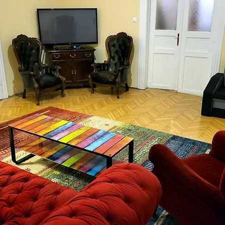 Eclectic Big Apartment *