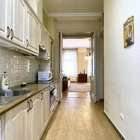 2 Between Of Chain Bridge, Cathedral, Parlament,castle Area Apartament