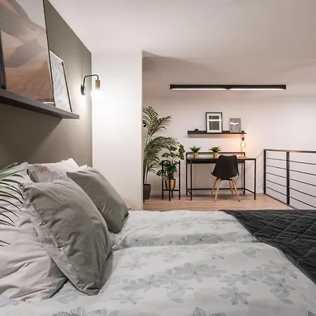 D24 - Historic Quarter Design Loft - Location By Bqa Apartmán