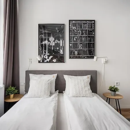 E32 - Oktogon Panorama Suite - Best Location - By Bqa Apartman *