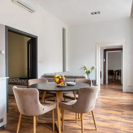 Andrassy Heritage Apartment *