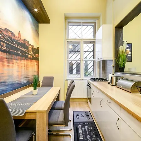 Appartamento Downtown Deluxe-two Bedroom With Sauna Budapest