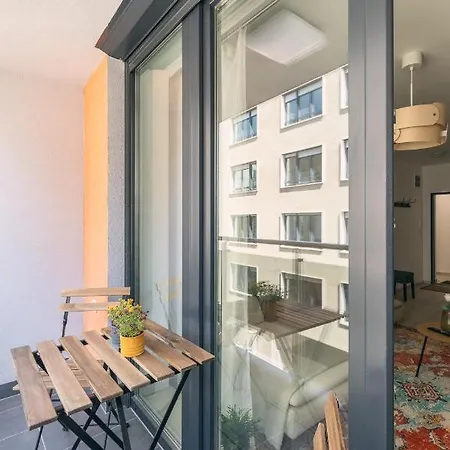 Corvin With Balcony And Ac Apartmán *