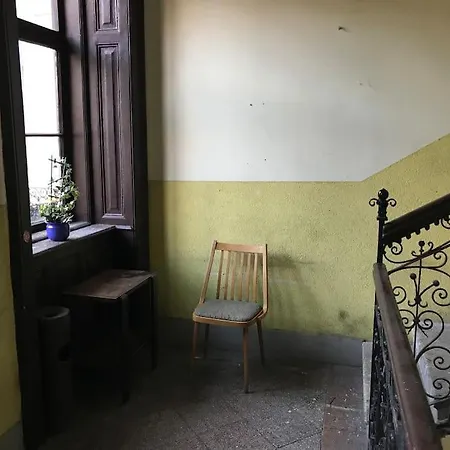 Perfect Location,newly Decorated Modern, Large Place 60 M2, Really Quiet So Have A Good Night Sleep, Ac, Netflix, Smart Tv, High-speed Internet, World Famous New York Cafe Only 10 Minutes Walk