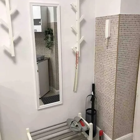 Perfect Location,newly Decorated Modern, Large Place 60 M2, Really Quiet So Have A Good Night Sleep, Ac, Netflix, Smart Tv, High-speed Internet, World Famous New York Cafe Only 10 Minutes Walk *